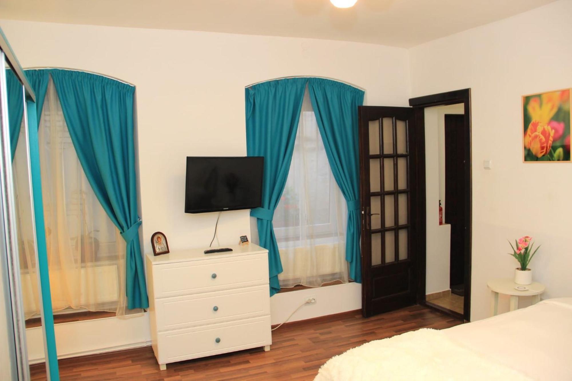 John Residence Apartment Brasov With Parking Option Luaran gambar