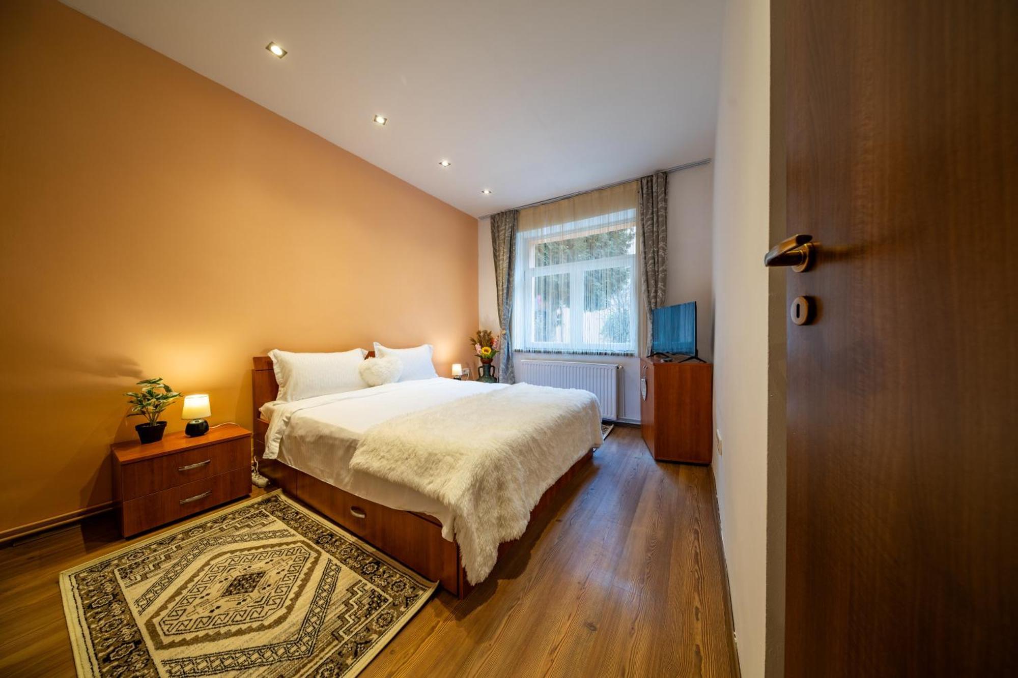 John Residence Apartment Brasov With Parking Option Luaran gambar